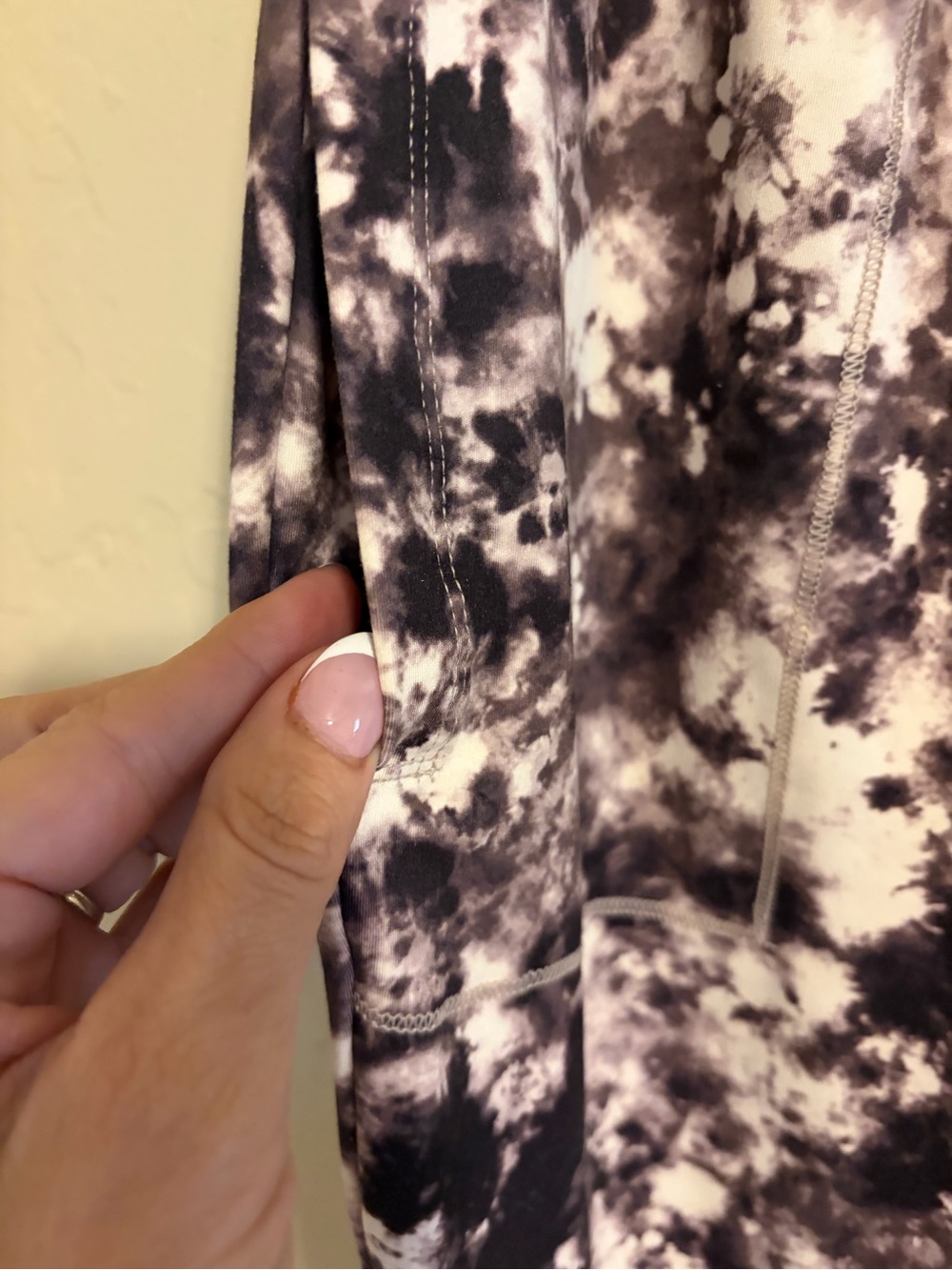 ATHLETA salutation joggers black white tie dye medium - Picture 4 of 8